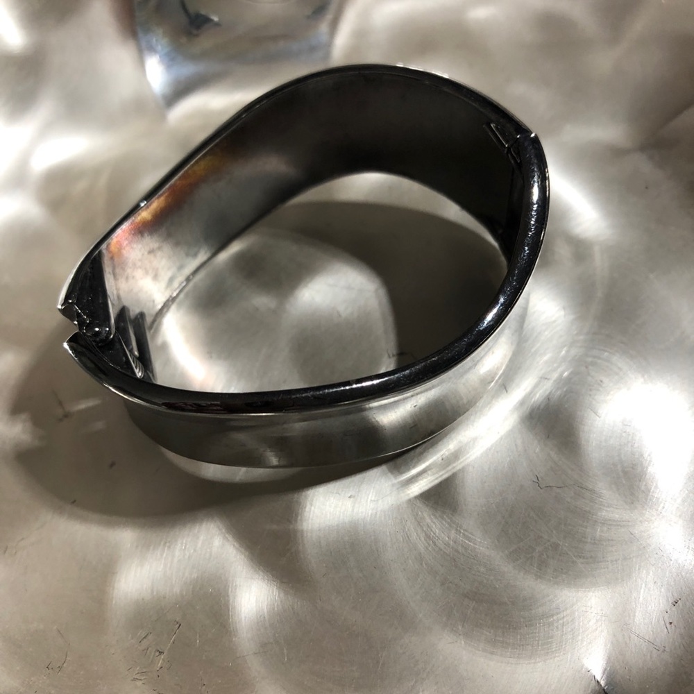 5for$20💚 Silver Tone Cuff Bracelet